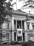 1940年的日本駐德大使館,館外有德義日三國國旗